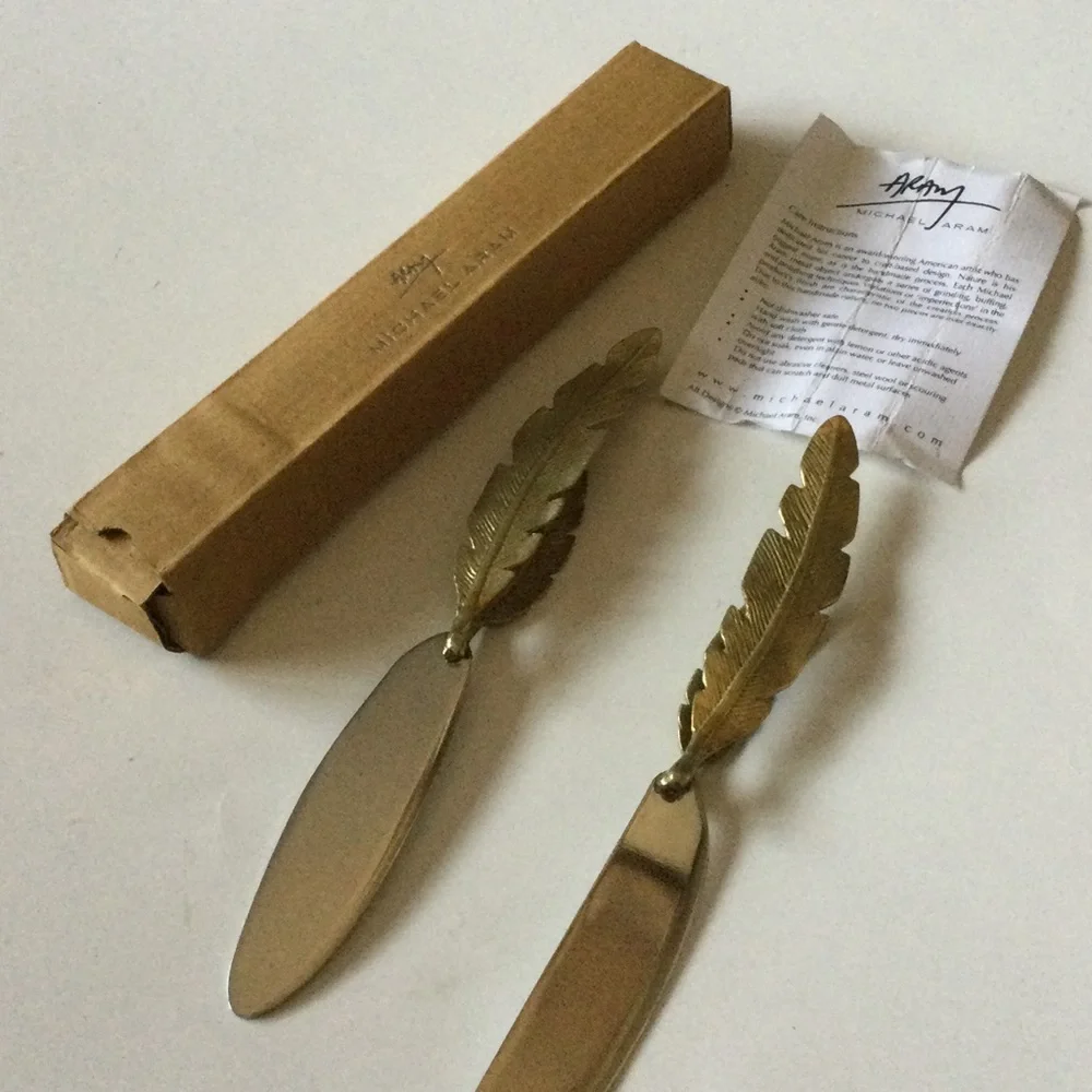 MICHAEL ARAM SET OF 2 FEATHER HANDLED CHEESE KNIVES NWT